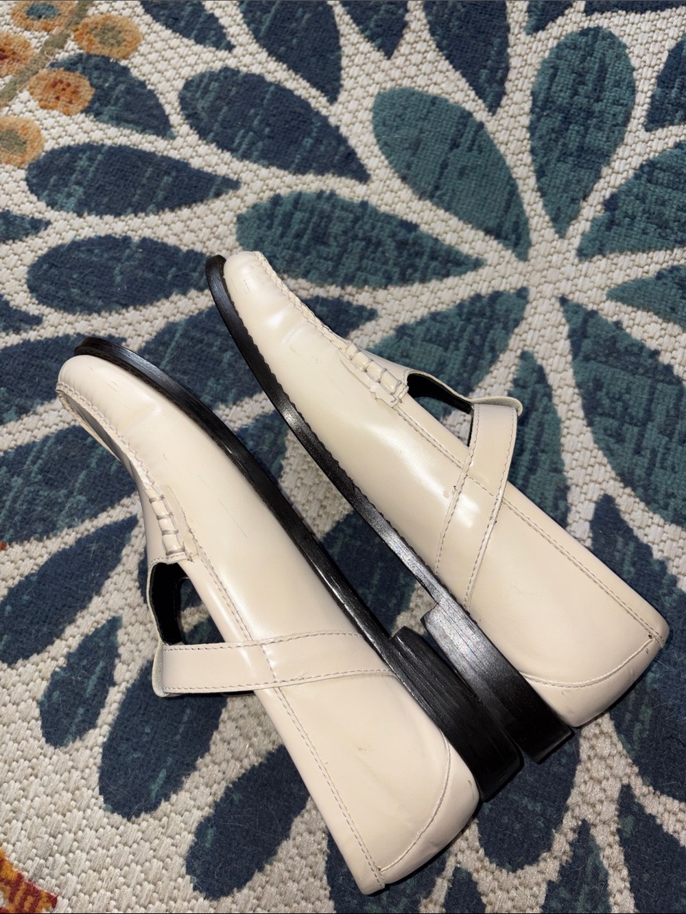 Women's Cream Leather T-Strap Loafers - Classic Style size 10 - Picture 5 of 9